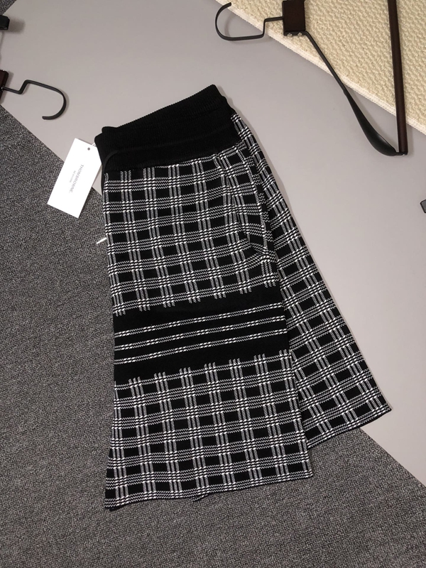 ブランドハーフパンツ背面デザイン